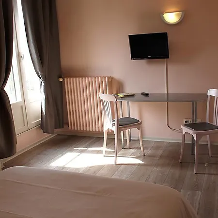 Logis Les Deux Rivieres Hotel
